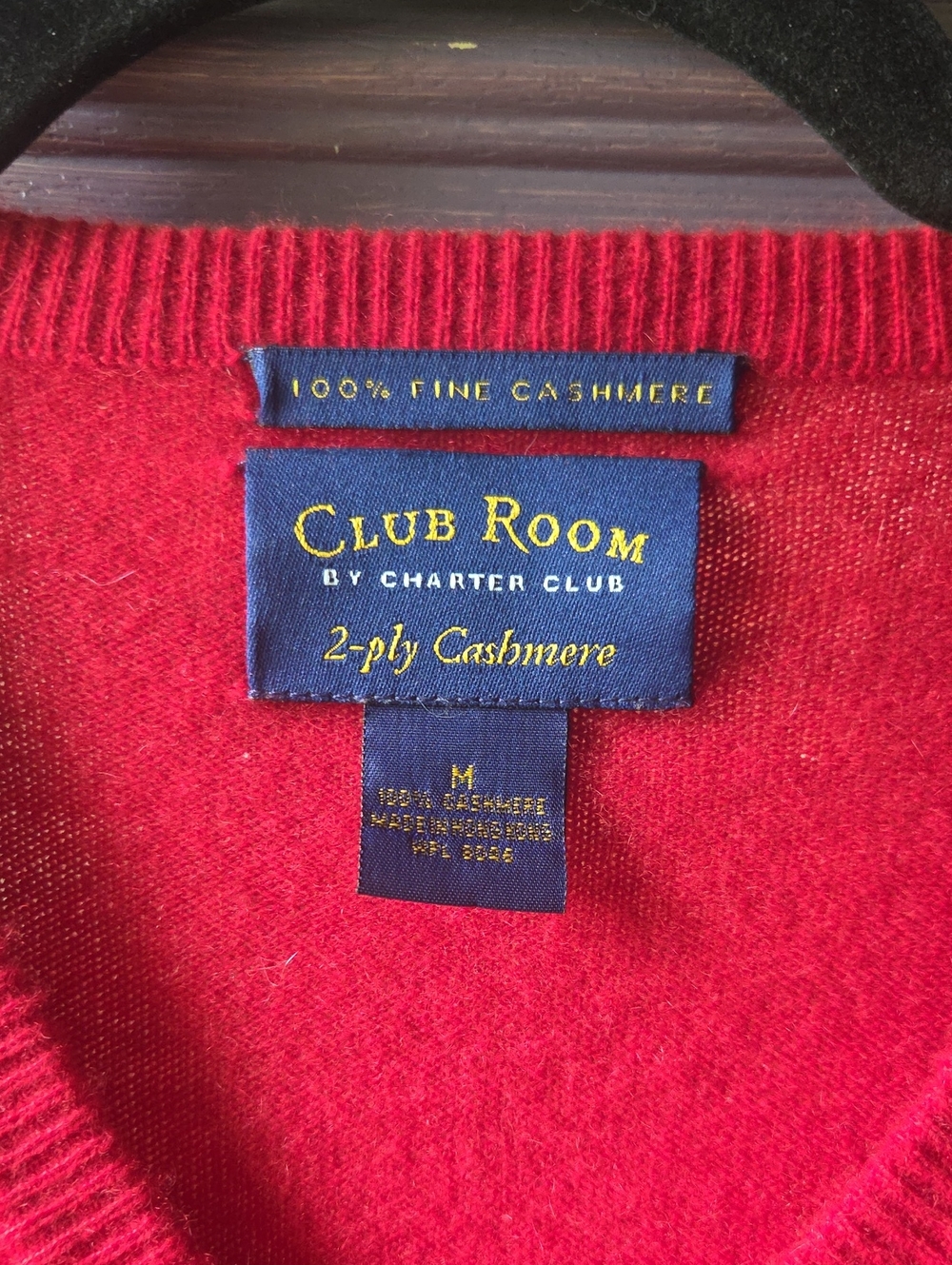 100% Fine Cashmere Club Room Men's V-Neck Sweater in Red Size Medium - Picture 2 of 5